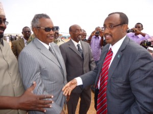 Puntland president Abdirahman Mohamed Farole (left) and president-elect Abdiweli Mohamed Ali Gaas (right).