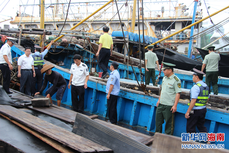 16 September 2015: Over 150 fisheries and public security personnel make a show of authority, inspecting Tanmen boats and handicraft stores for evidence of endangered species harvesting. Reports state, improbably, that they found no evidence of illegal harvesting. 