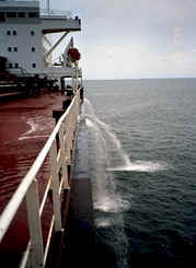Ship_pumping_ballast_water