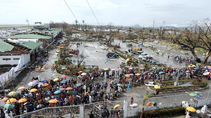 typhoon-haiyan-survivors-in-philippines