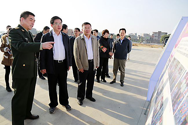 Exhibit 5: Standing on Baimajing’s Pier in December 2015, PAFD Political Commissar Zhang Yun Presents Danzhou’s Maritime Militia Work to Deputy Provincial Governor Lu Junhua.