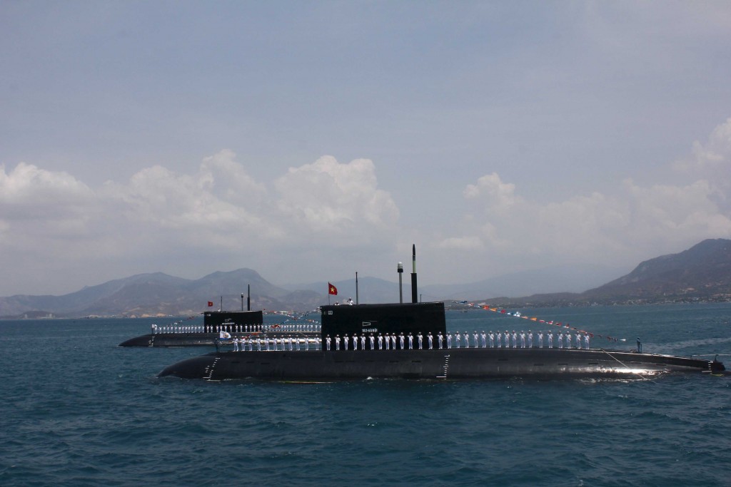 Military personnel stand on Russian-made Kilo-class submarines during a celebration of Vietnam's Navy at Cam Ranh military port May 2, 2015. Photo taken May 2, 2015. Reuters Vietnam.