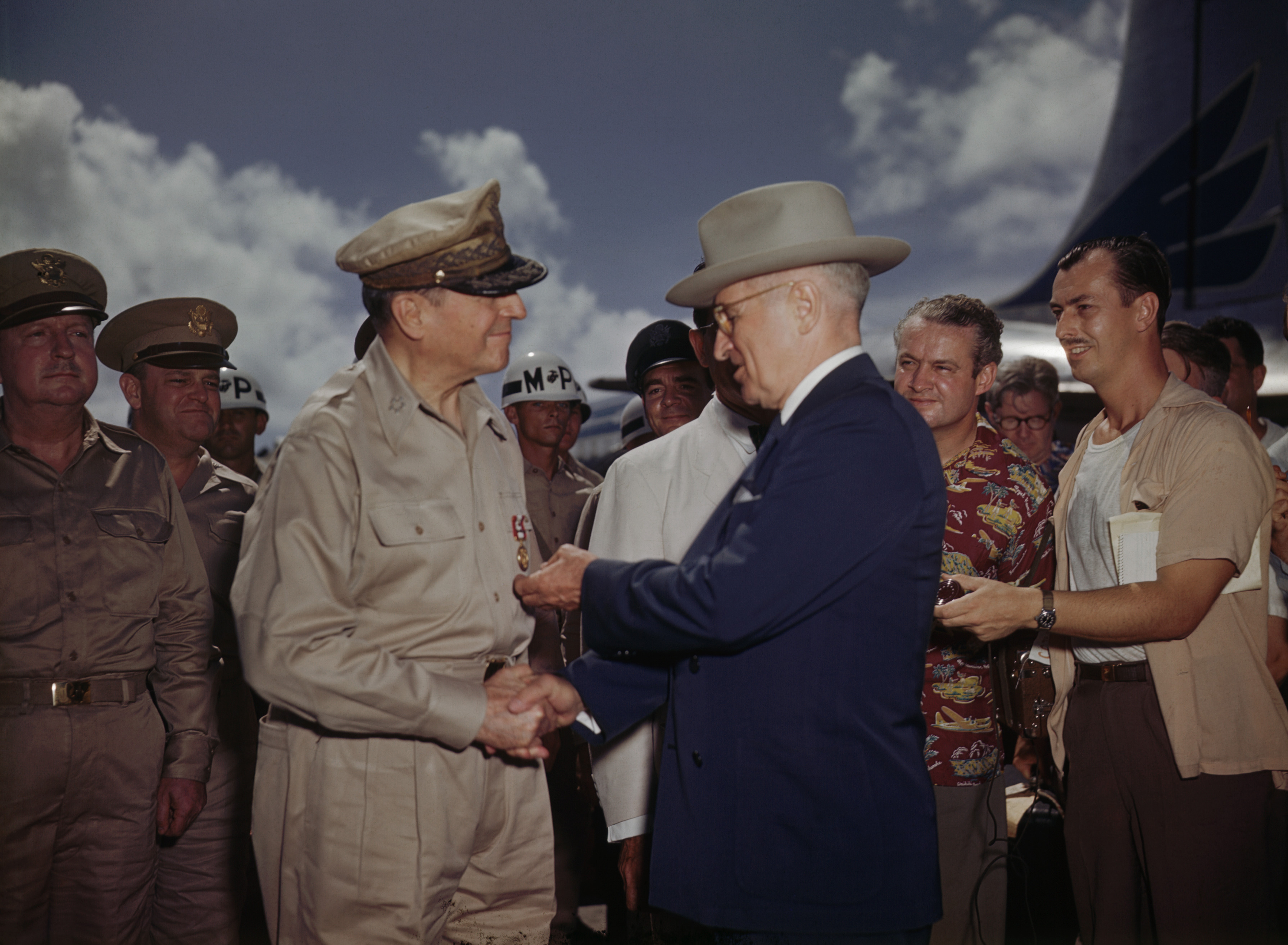 01 Nov 1950, Wake Island --- 10/15/1950-Wake Island: President Harry Truman decorates General Douglas Mac Arthur with the Medal of Merit. --- Image by © Bettmann/CORBIS