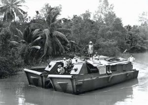 French riverines (dinnassauts) conduct operations in Vietnam during the late 1940s. (Histoire du Monde) 