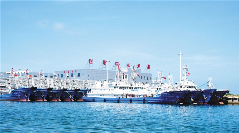 18 June 2016: Newly-built fishing vessels for Sansha City moored at Yazhou Central Fishing Harbor. Note the exterior hull reinforcements and mast-mounted water cannons. (Hainan Government)